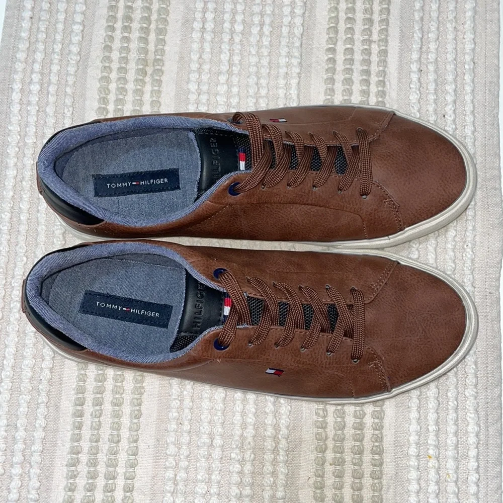 Tommy Hilfiger beautiful brown leather sneakers. Men’s 10. Like new condition. - Picture 10 of 14